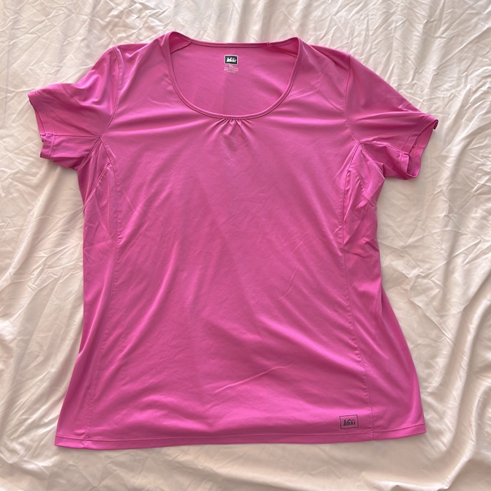 REI thick T-shirt w/ mesh pits